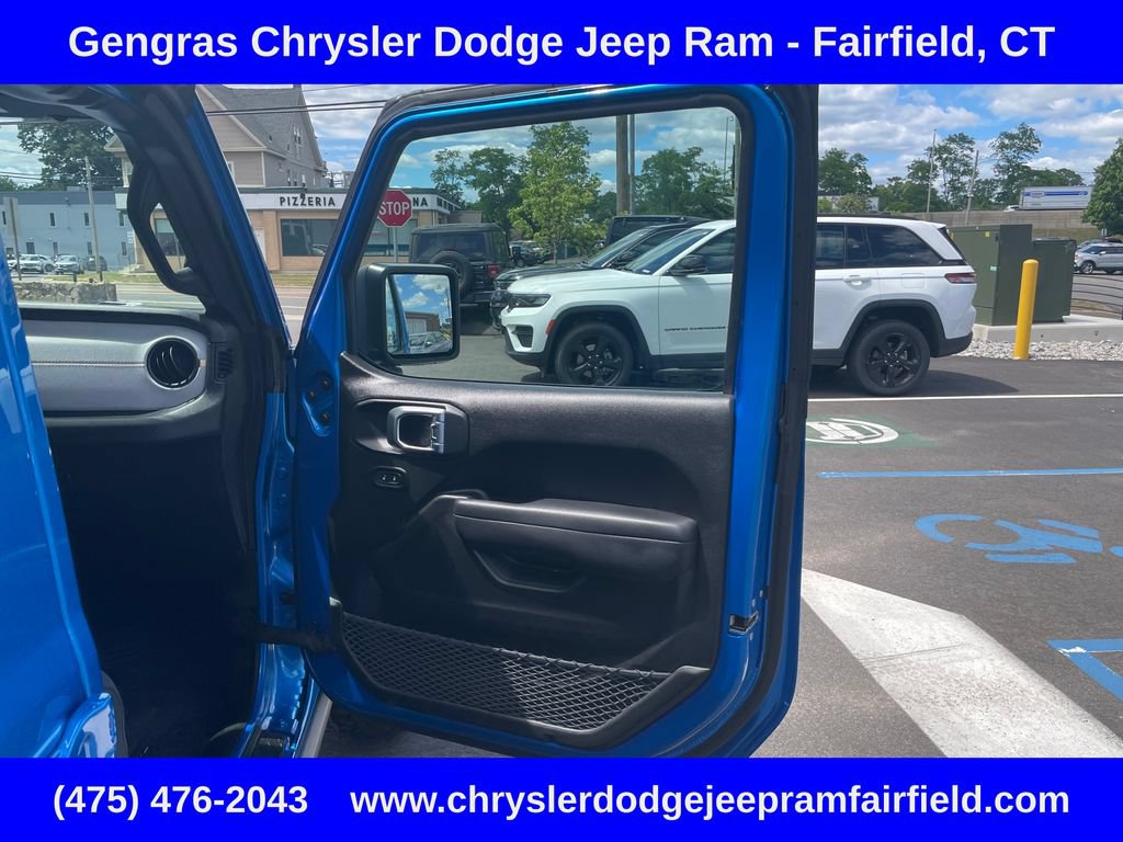 Certified 2025 Jeep Gladiator Sport AWD/4WD image 13