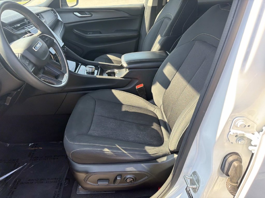 Used 2023 Jeep Grand Cherokee L Laredo RWD image 21