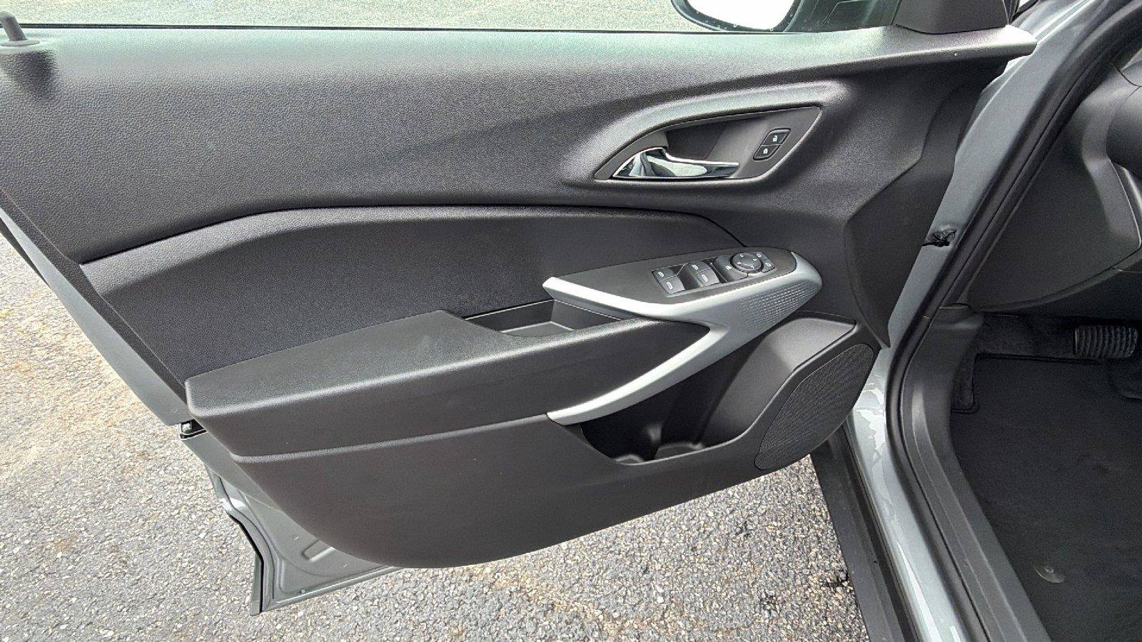 New 2026 Chevrolet Trax RS w/ Sunroof Package FWD image 15
