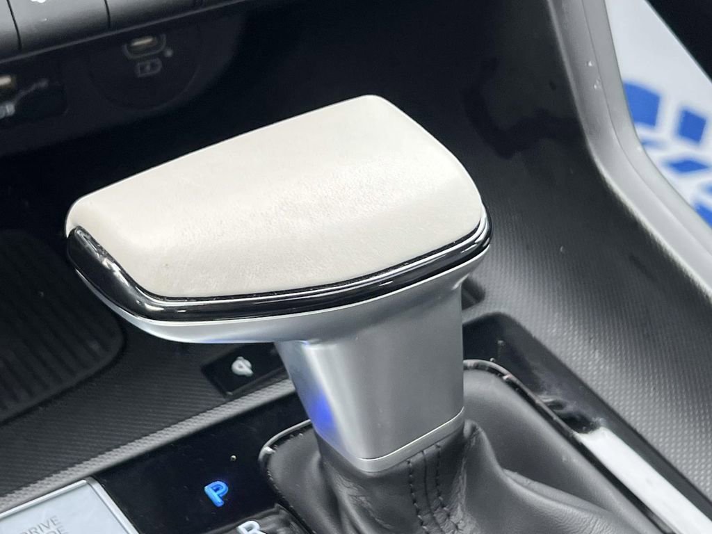 Certified 2025 Hyundai Elantra Limited image 36