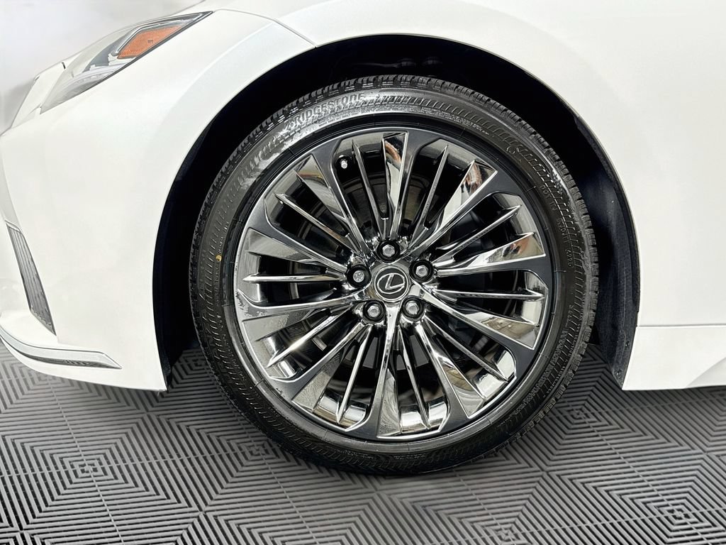 Used 2021 Lexus LS 500 w/ Accessory Package (Z2) RWD image 41