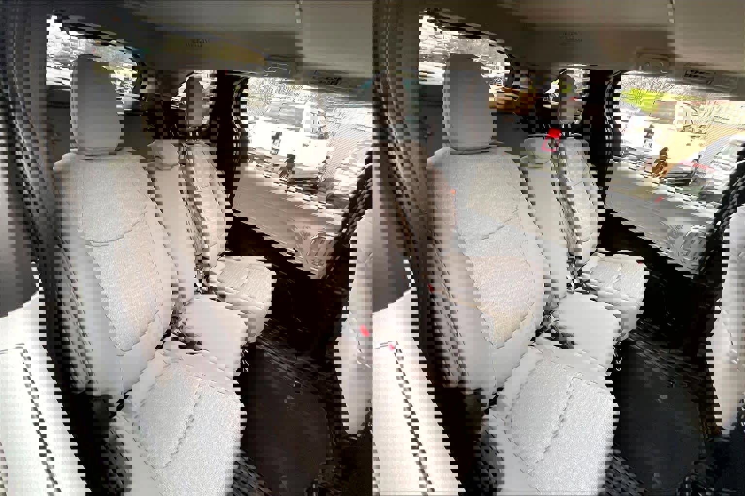 Used 2025 Toyota Sienna LE w/ LE Plus Package image 20