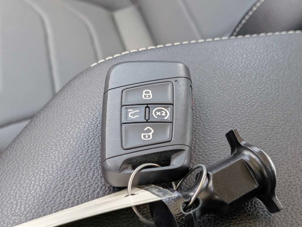Used 2026 Volkswagen Jetta SEL FWD image 44