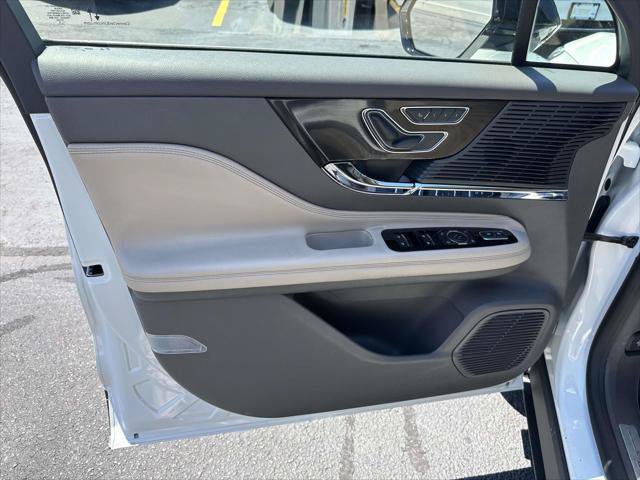 Used 2022 Lincoln Corsair AWD w/ Premium Package image 16