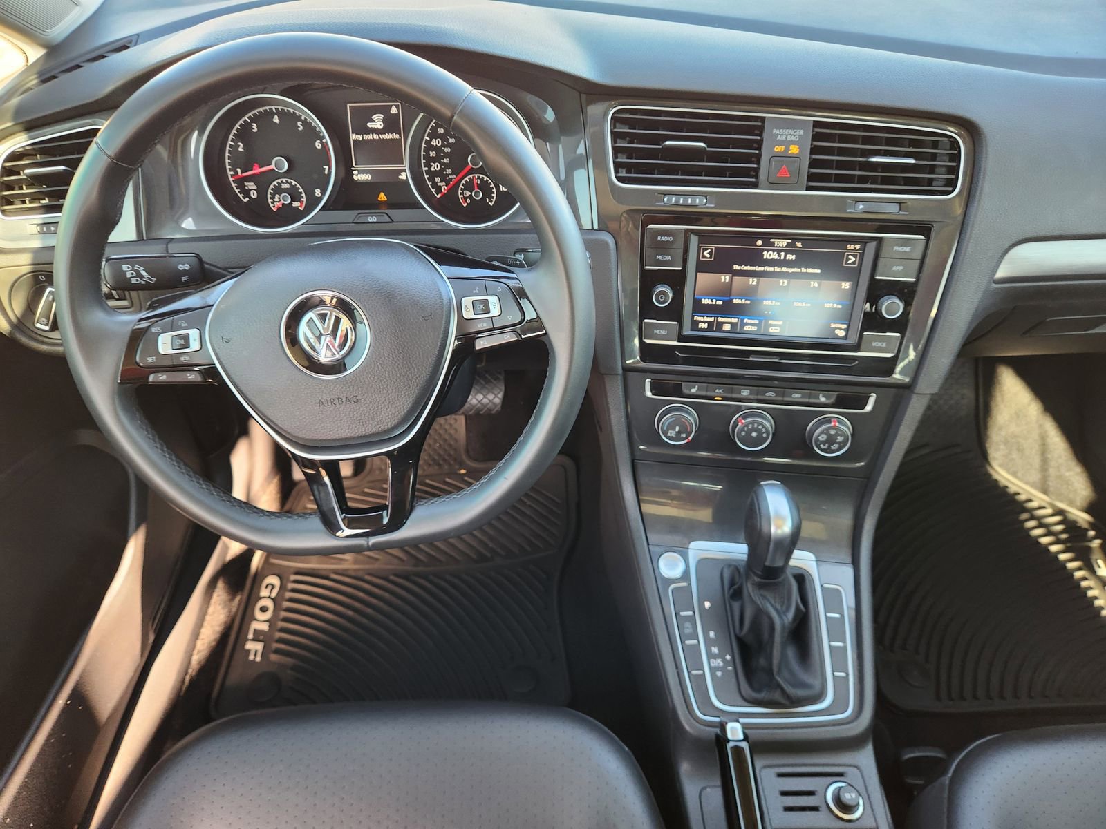 Used 2021 Volkswagen Golf 4-Door image 28