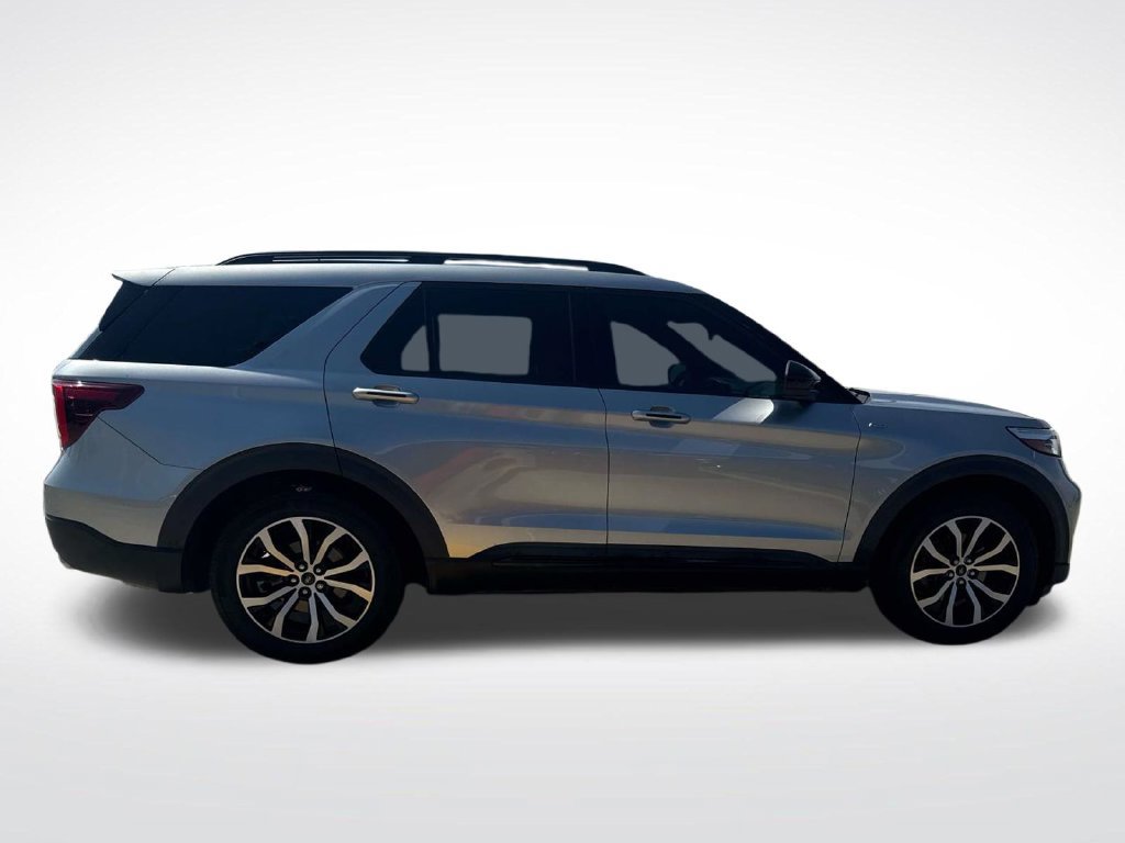 Used 2024 Ford Explorer ST-Line w/ Class IV Trailer Tow Package RWD image 10