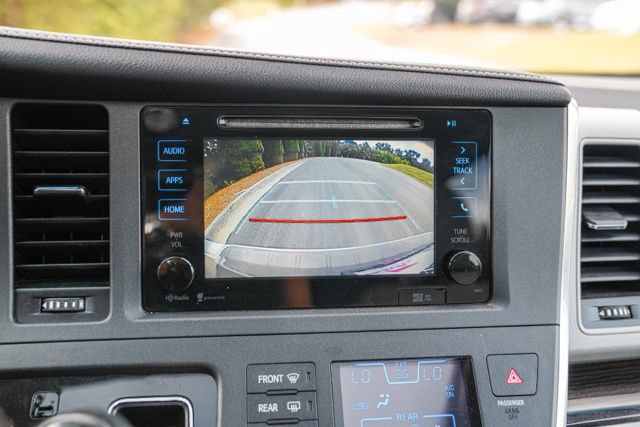 Used 2015 Toyota Sienna XLE w/ XLE Navigation Package FWD image 33