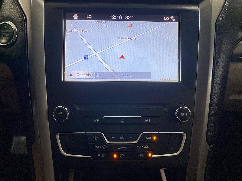 Used 2017 Ford Fusion SE w/ Fusion SE Technology Package image 19