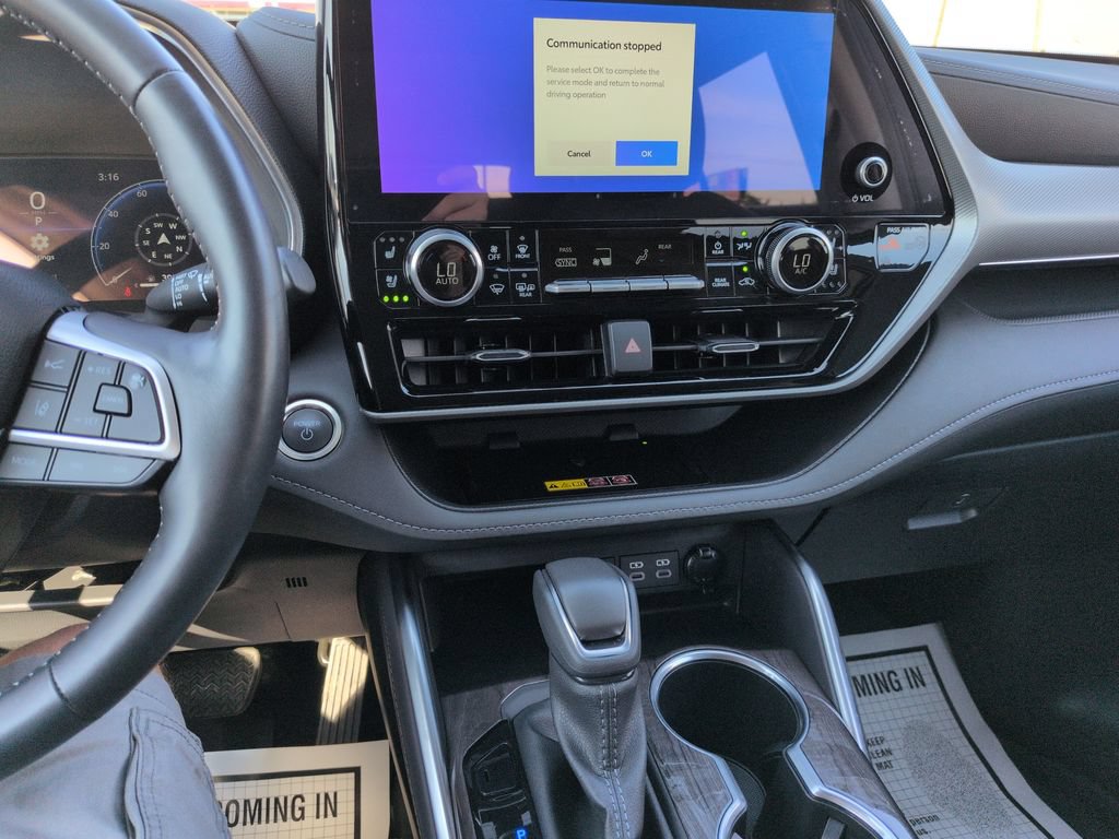 Certified 2025 Toyota Highlander Platinum AWD/4WD image 17