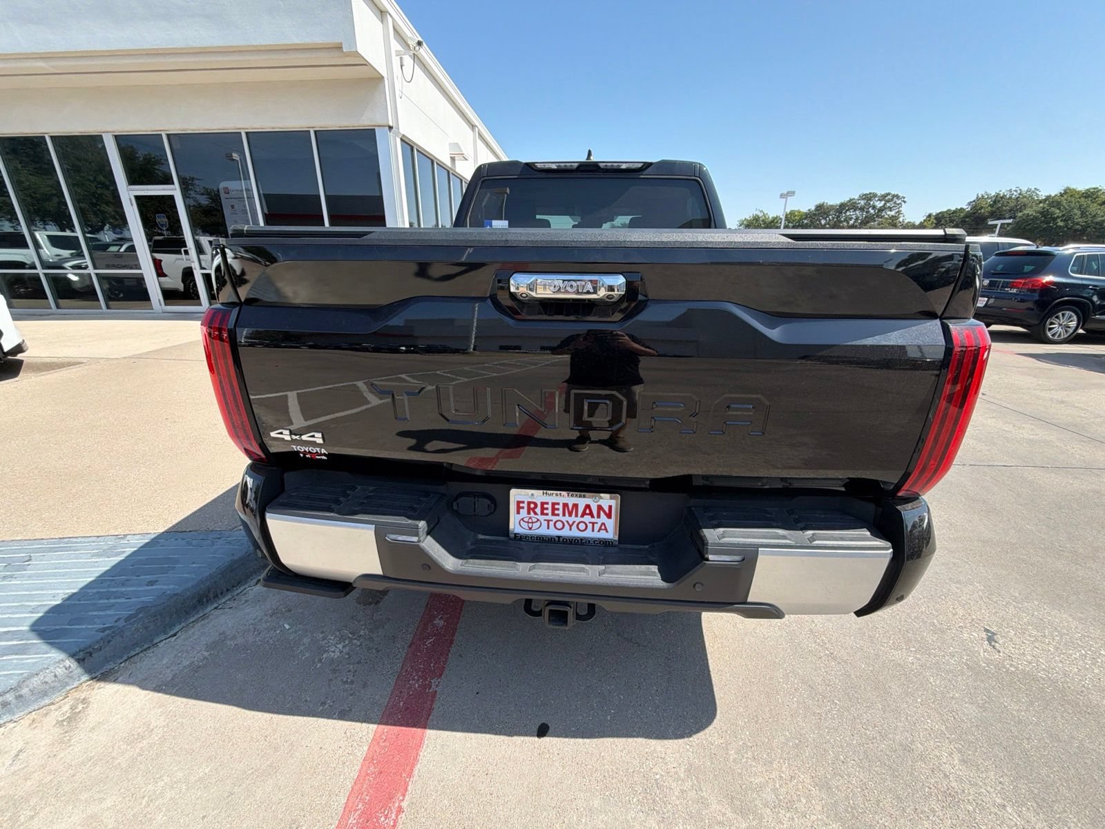 Used 2024 Toyota Tundra Limited w/ Power Package AWD/4WD image 7