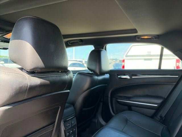 Used 2018 Chrysler 300 S w/ Safetytec Plus Group RWD image 13