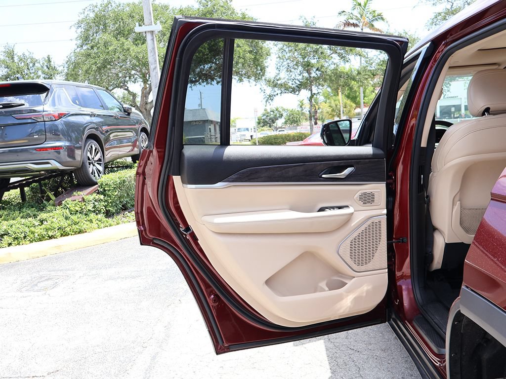 Used 2022 Jeep Grand Cherokee L Limited AWD/4WD image 28