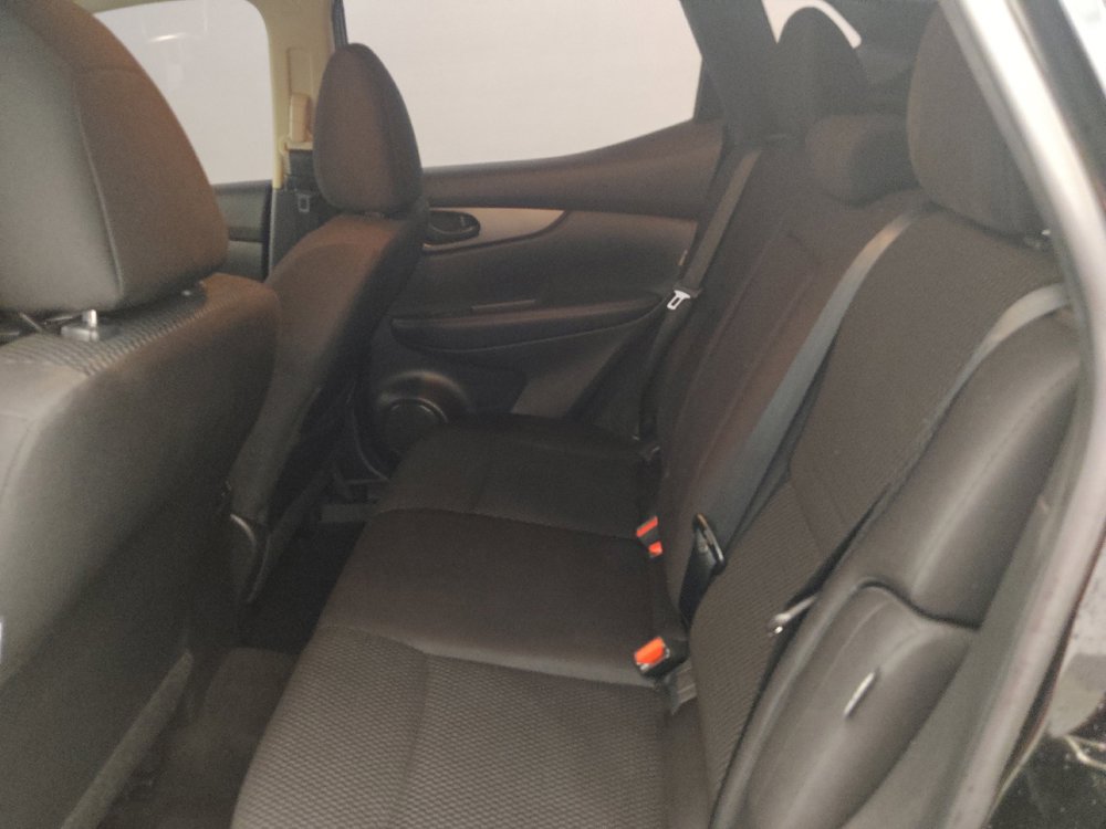 Used 2020 Nissan Rogue Sport S image 18