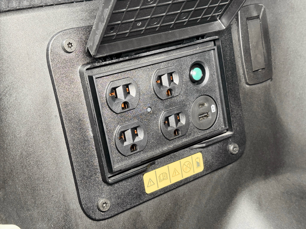Used 2023 Ford F150 Lightning XLT AWD/4WD image 29