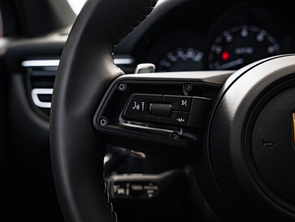 Certified 2026 Porsche Macan GTS AWD/4WD image 30