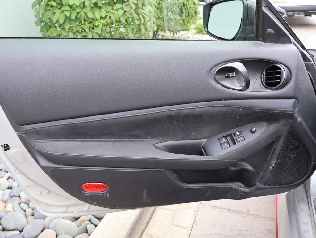 Used 2025 Nissan Z NISMO w/ Floor Mat Package RWD image 15