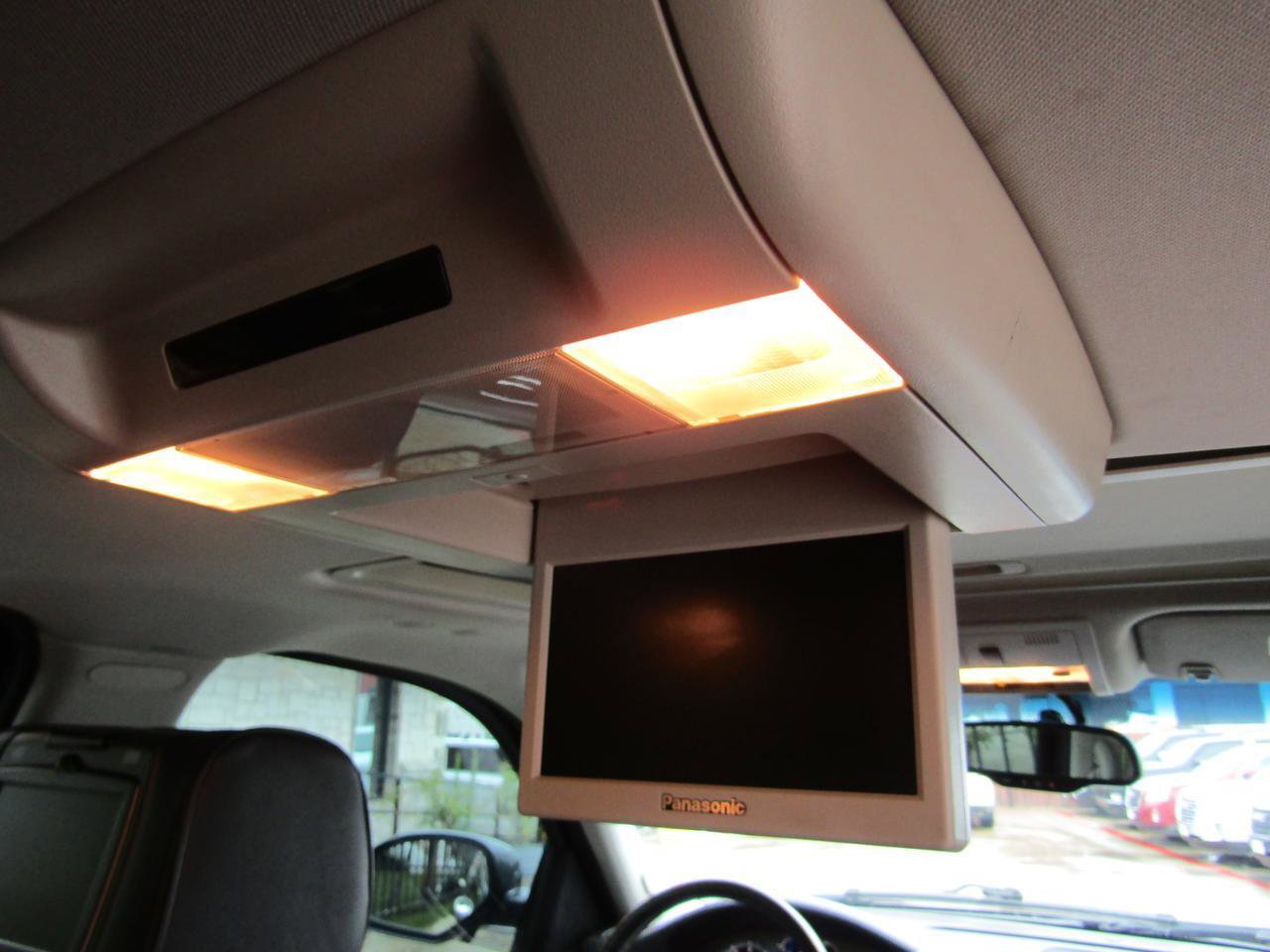 Used 2013 Cadillac Escalade Platinum RWD image 18