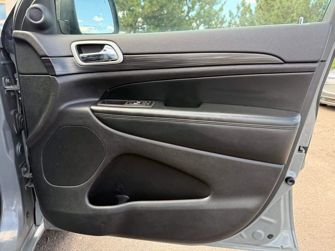 Used 2021 Jeep Grand Cherokee Laredo X image 26