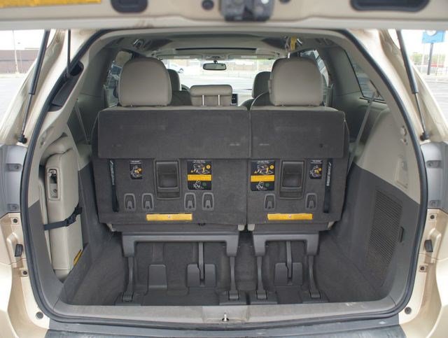 Used 2011 Toyota Sienna XLE w/ XLE Navigation Pkg FWD image 16