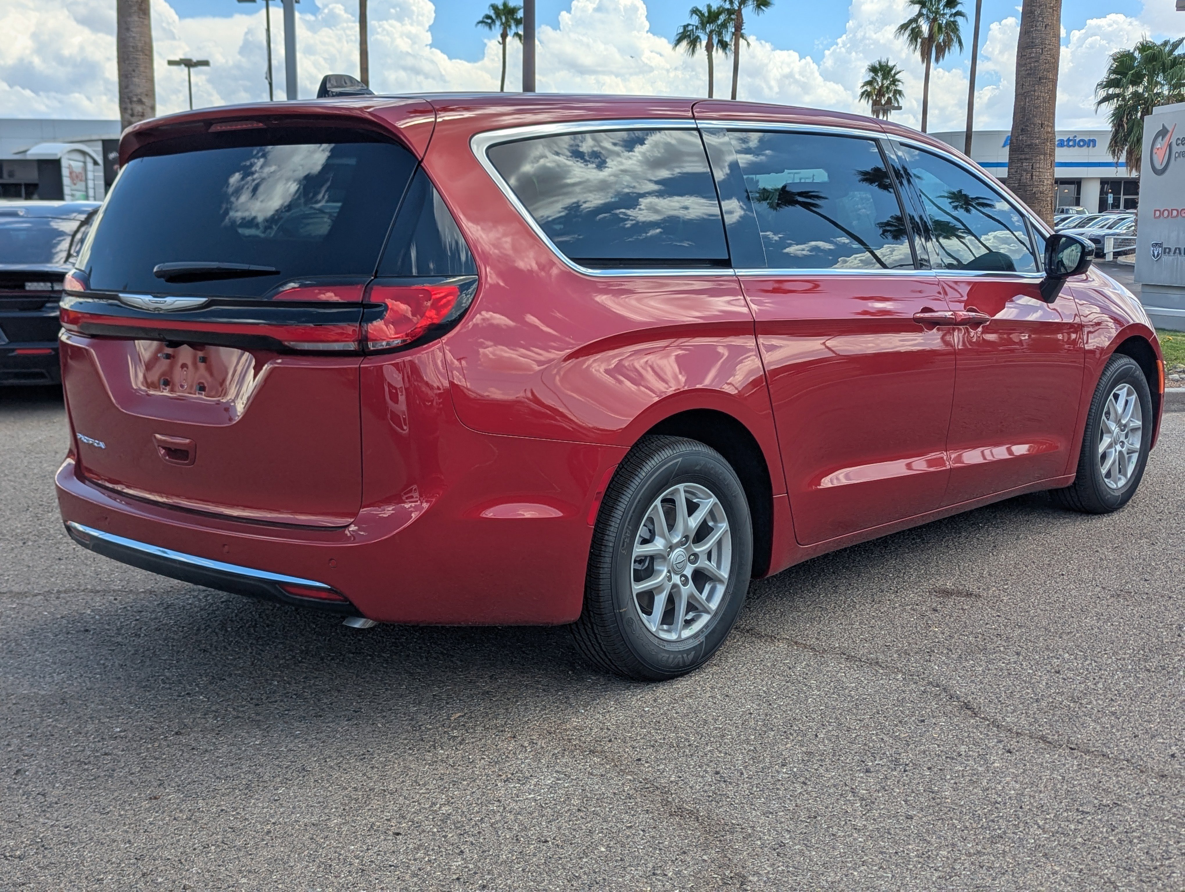 New 2026 Chrysler Pacifica Select image 2
