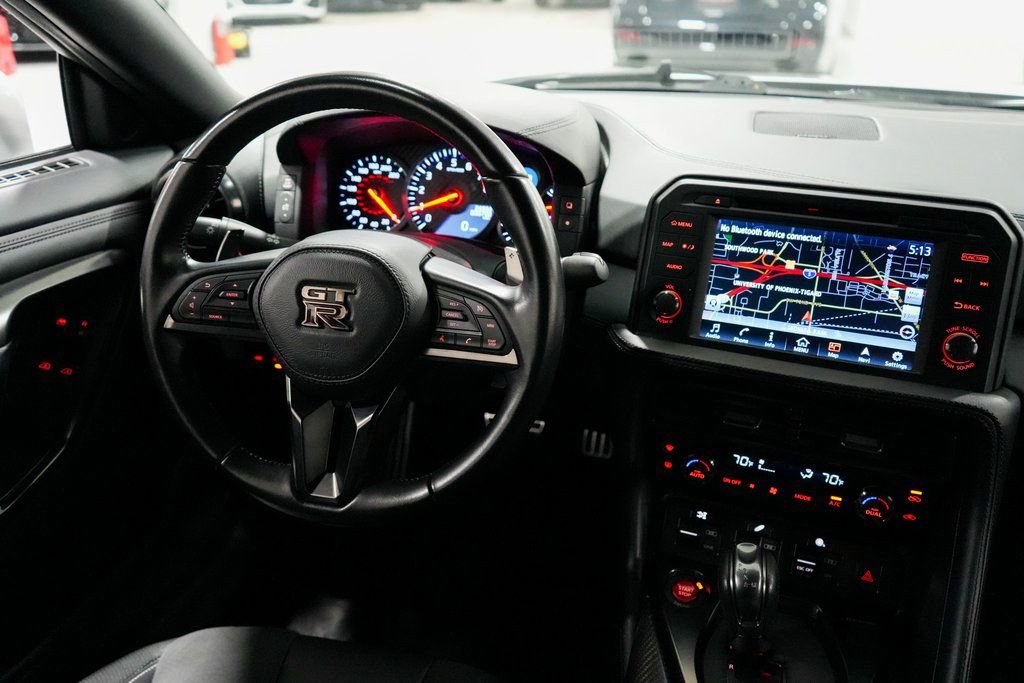 Used 2020 Nissan GT-R Premium image 11