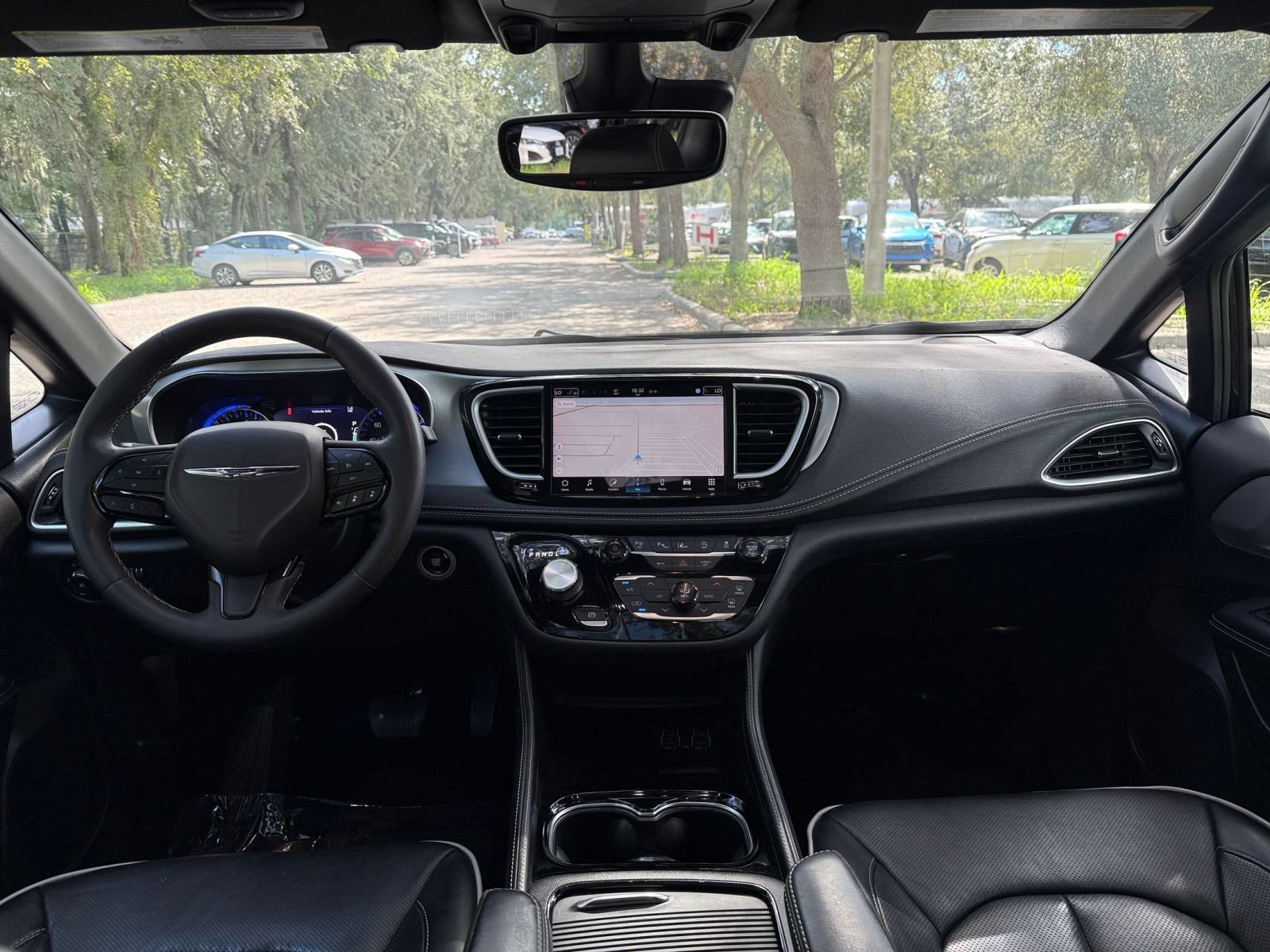 Used 2025 Chrysler Pacifica Limited FWD image 34