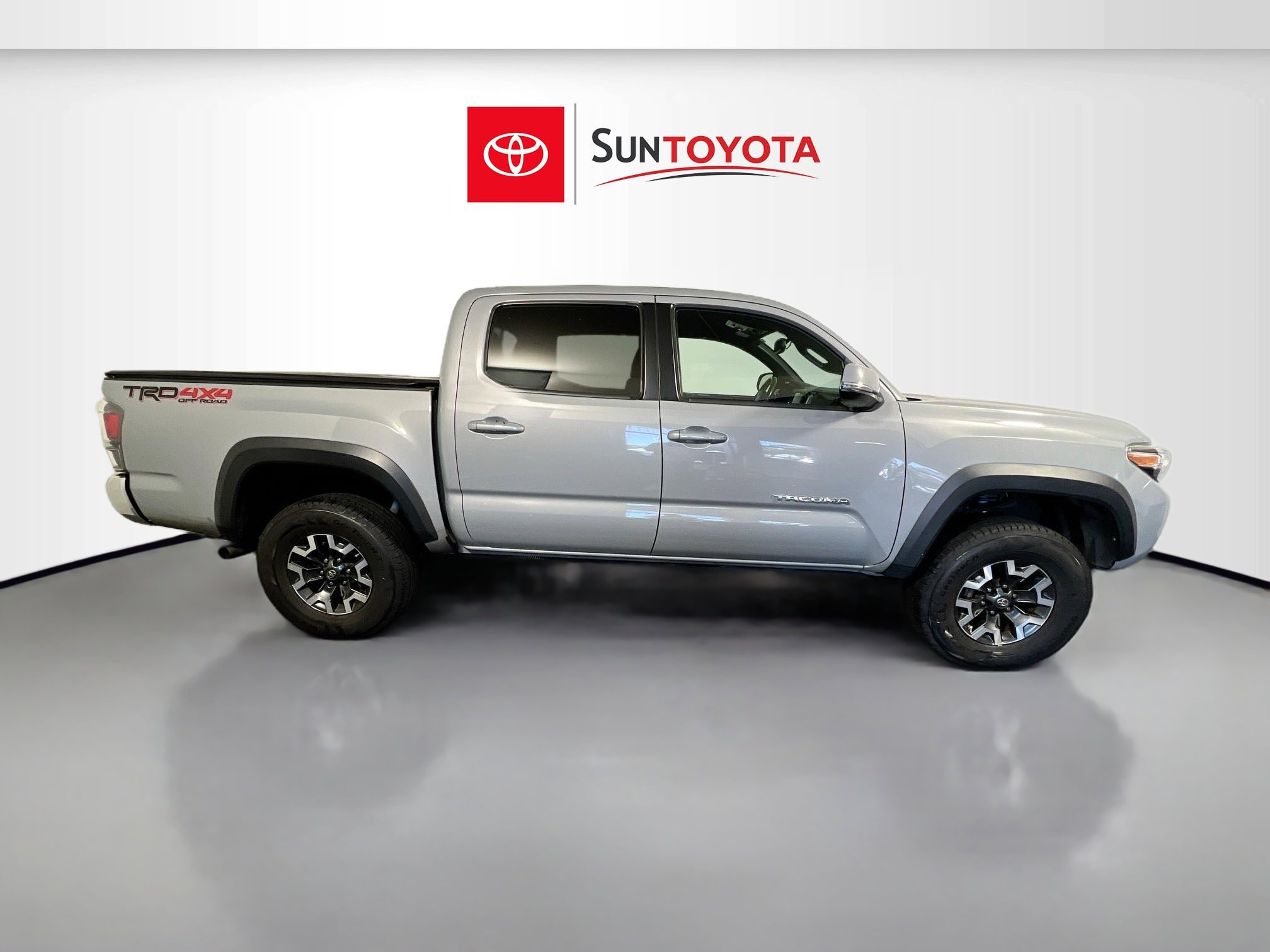 Used 2021 Toyota Tacoma TRD Off-Road image 2