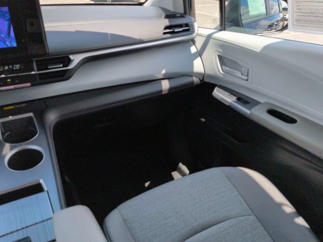 Certified 2026 Toyota Sienna LE FWD image 17