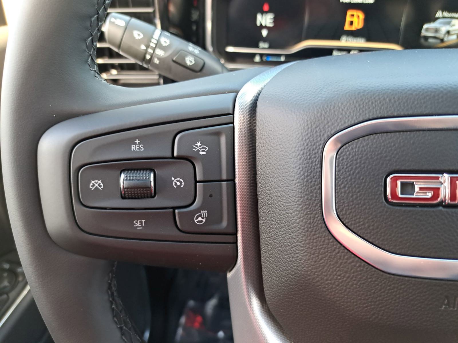 New 2025 GMC Sierra 1500 Elevation w/ LPO, Elevation Black Package AWD/4WD image 17