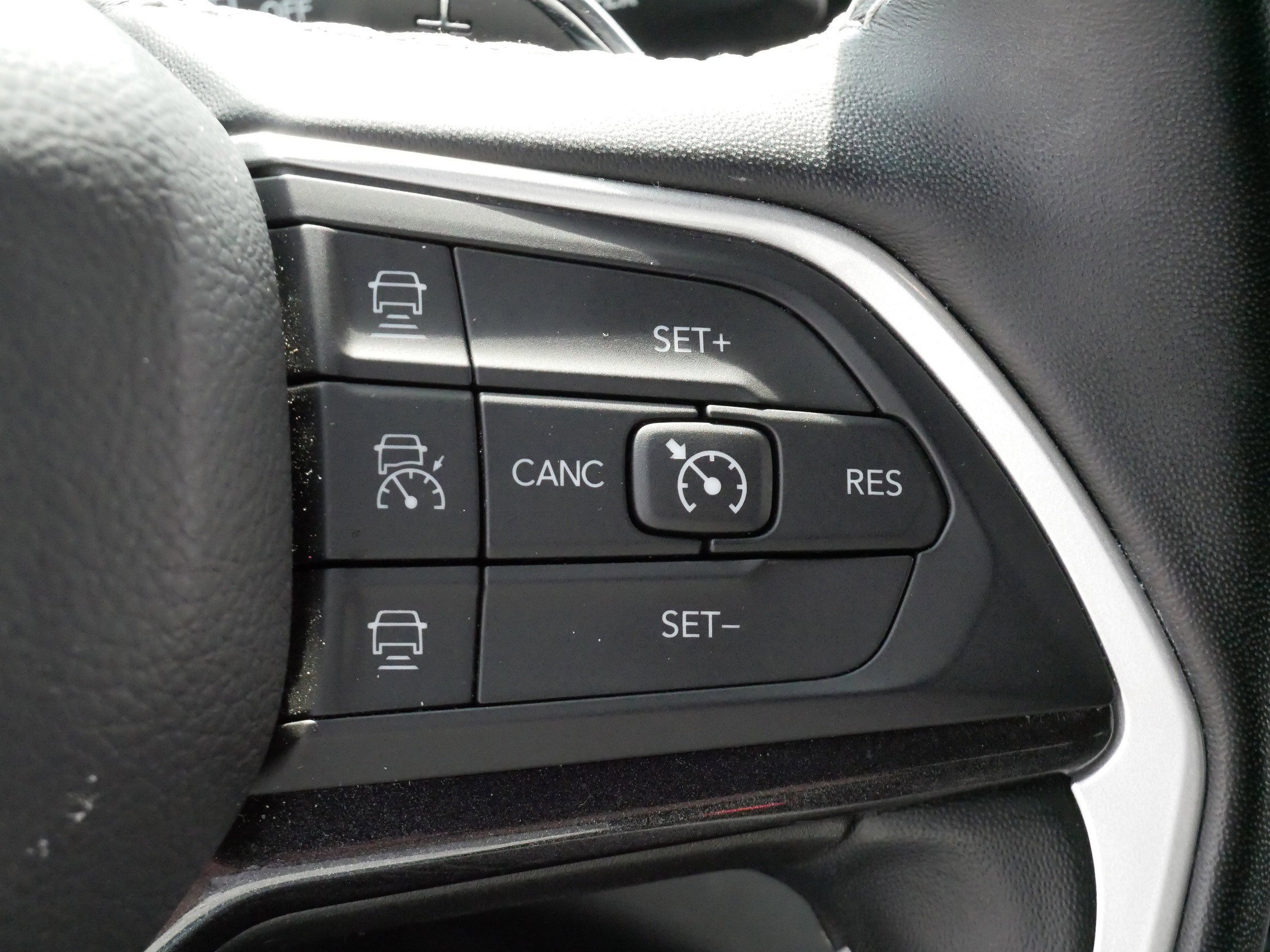 Used 2022 Jeep Grand Cherokee Altitude image 25