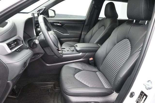 Used 2025 Toyota Highlander XSE AWD/4WD image 23