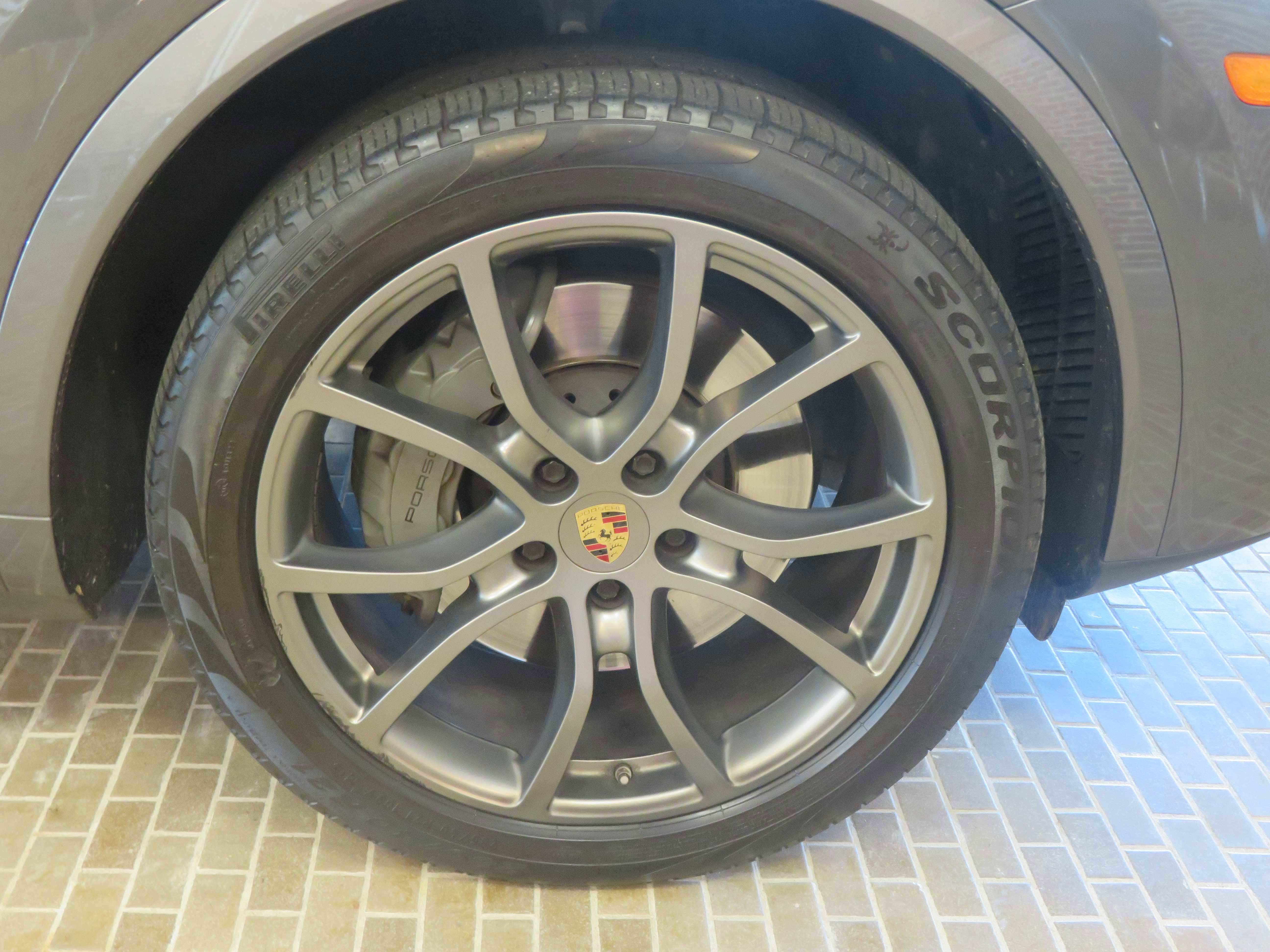 Used 2020 Porsche Cayenne S image 10