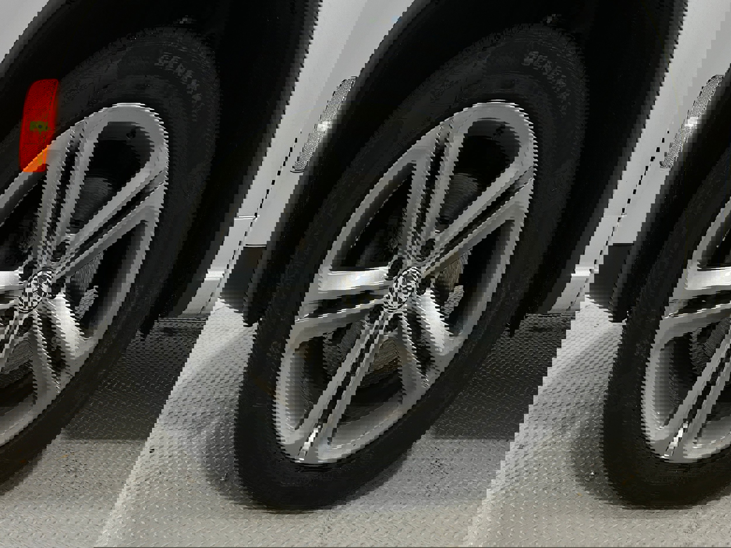 Used 2017 Volkswagen Tiguan Sport image 34