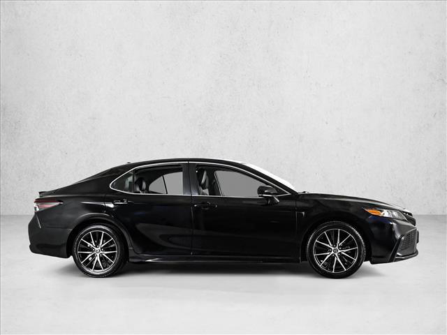 Used 2022 Toyota Camry SE FWD image 4