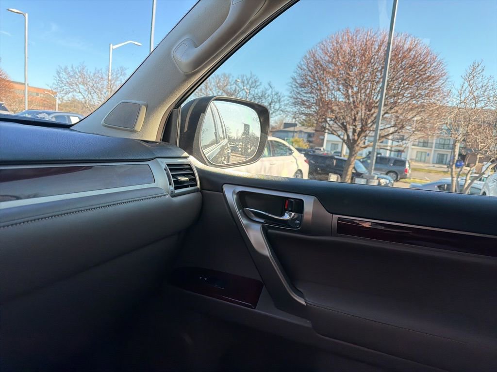 Used 2016 Lexus GX 460 w/ Premium Package image 43