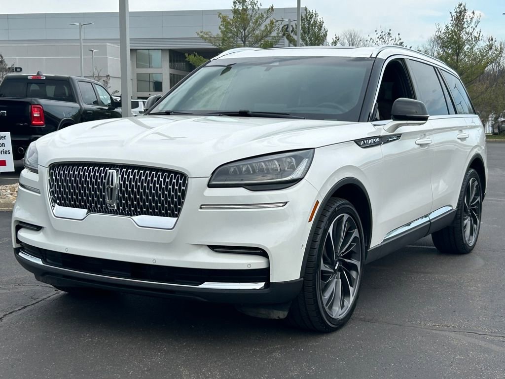 Used 2023 Lincoln Aviator Reserve w/ Equipment Group 201A image 3