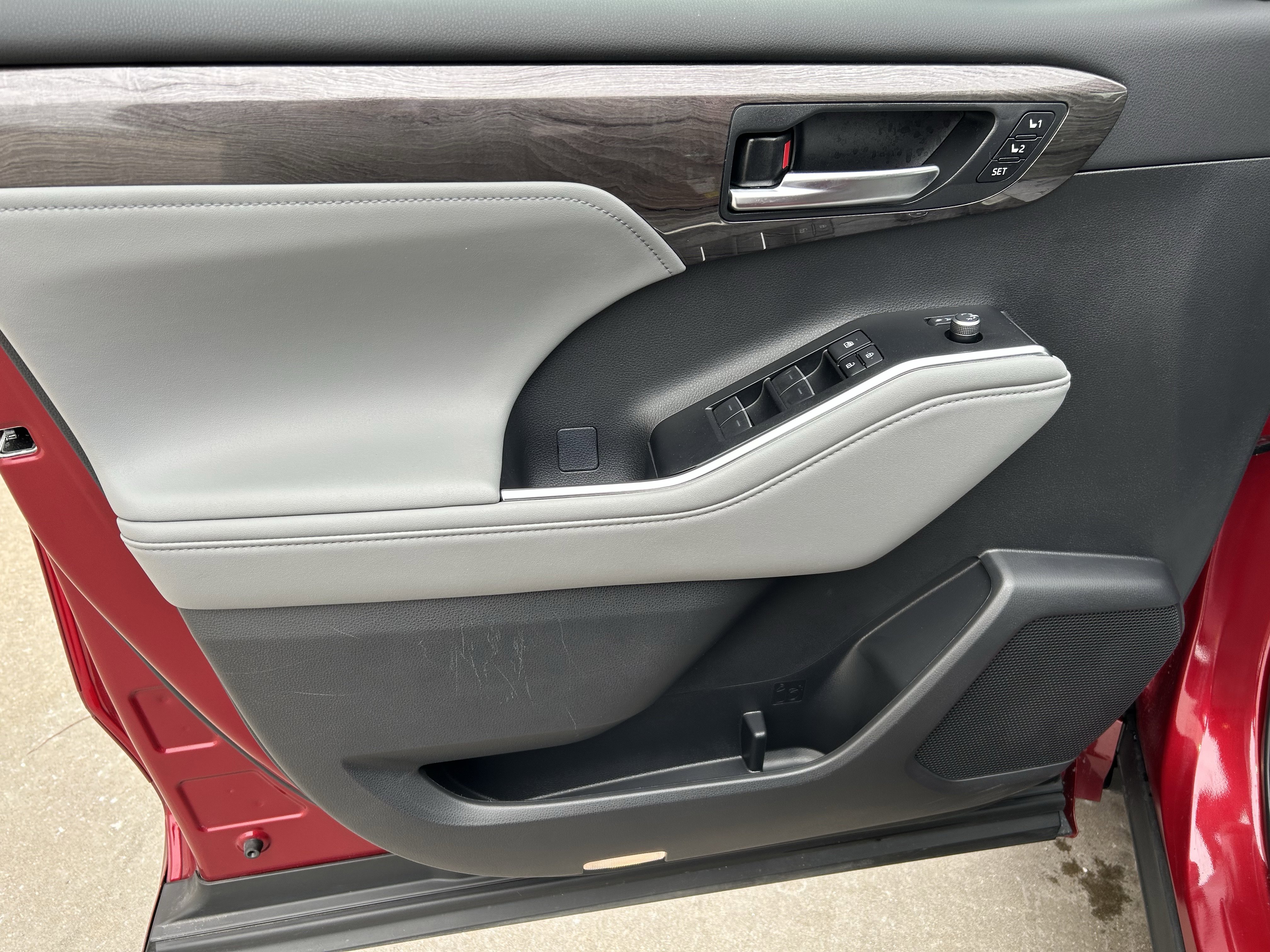 Certified 2025 Toyota Highlander Platinum image 17