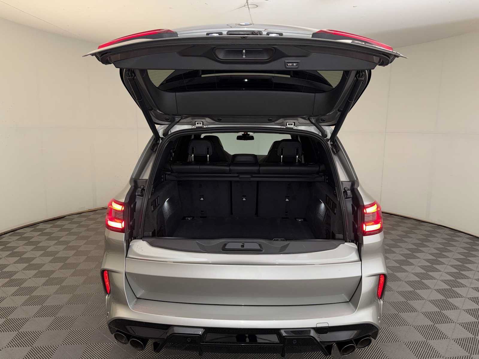 Used 2021 BMW X5 M w/ Competition Package AWD/4WD image 24