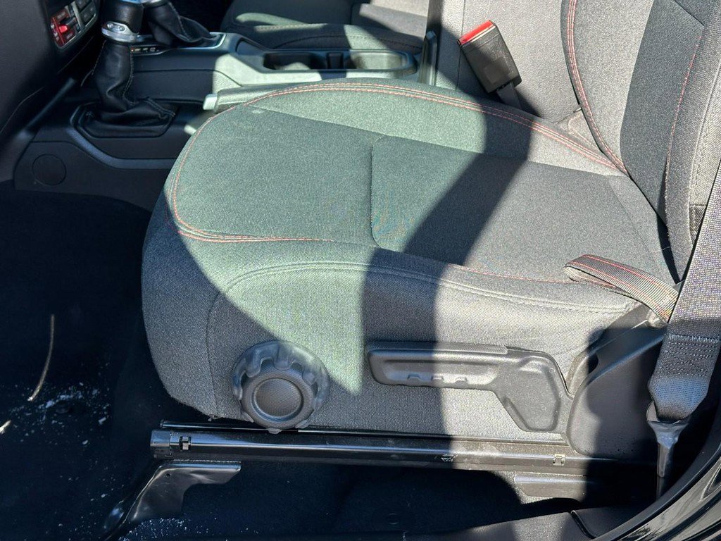 Used 2025 Jeep Wrangler Unlimited Rubicon image 17