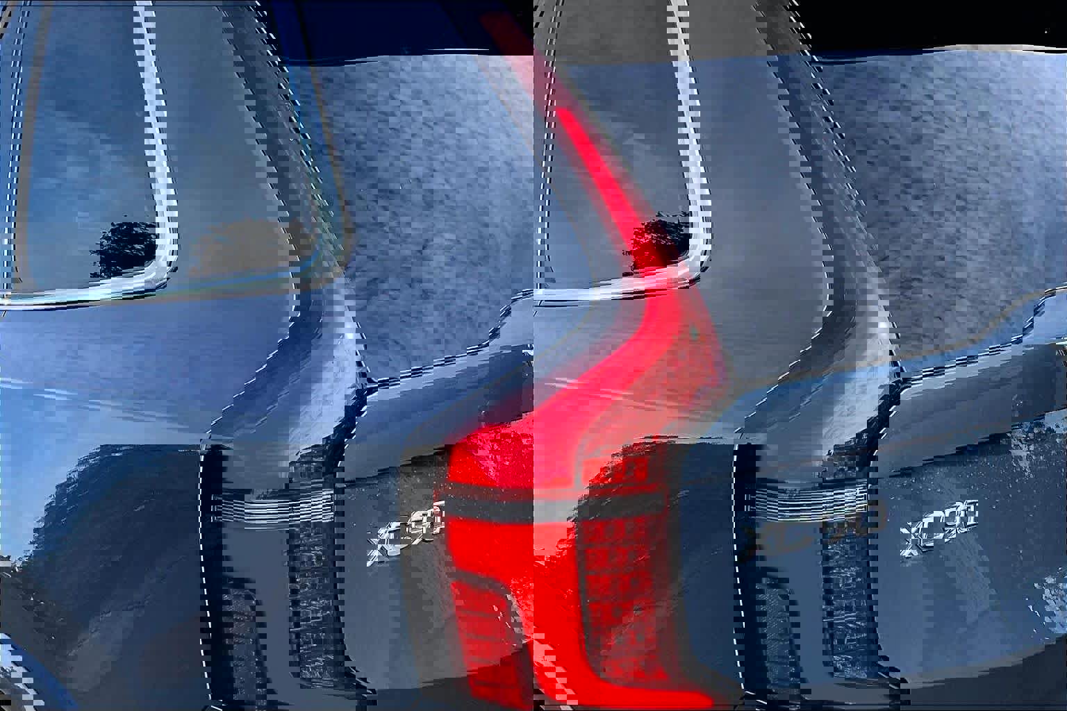 Used 2025 Volvo XC90 B5 Core w/ Protection Package Premier image 33