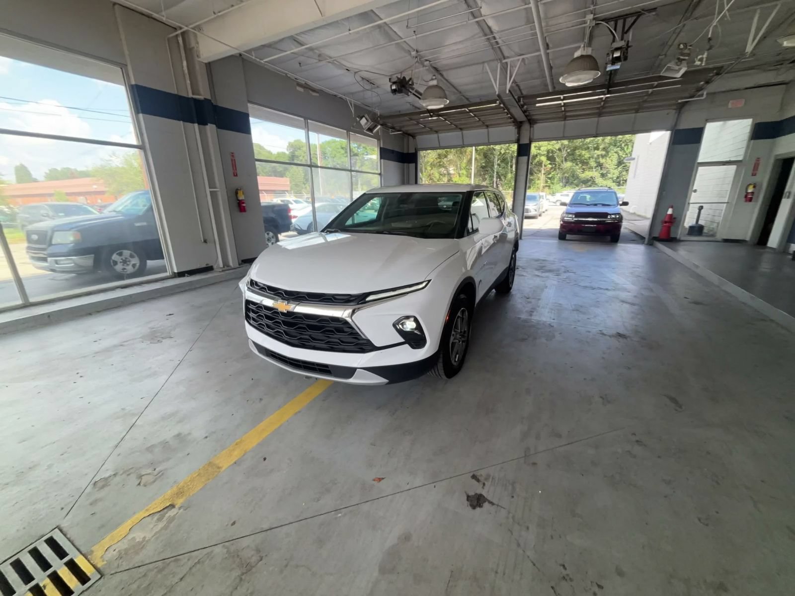 Used 2025 Chevrolet Blazer LT FWD image 6