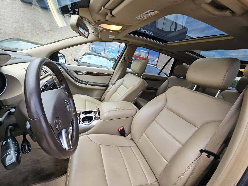 Used 2011 Mercedes-Benz R 350 4MATIC image 14