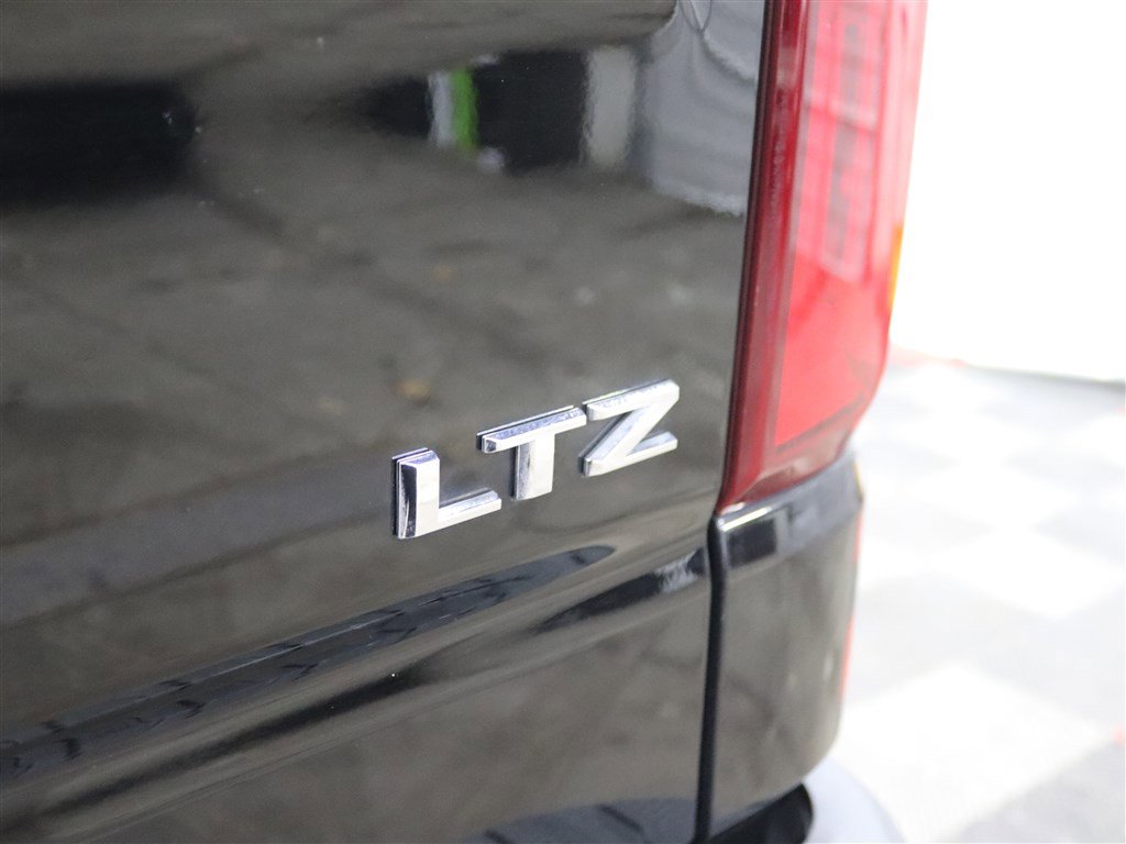 Used 2019 Chevrolet Silverado 1500 LTZ w/ LTZ Plus Package AWD/4WD image 8
