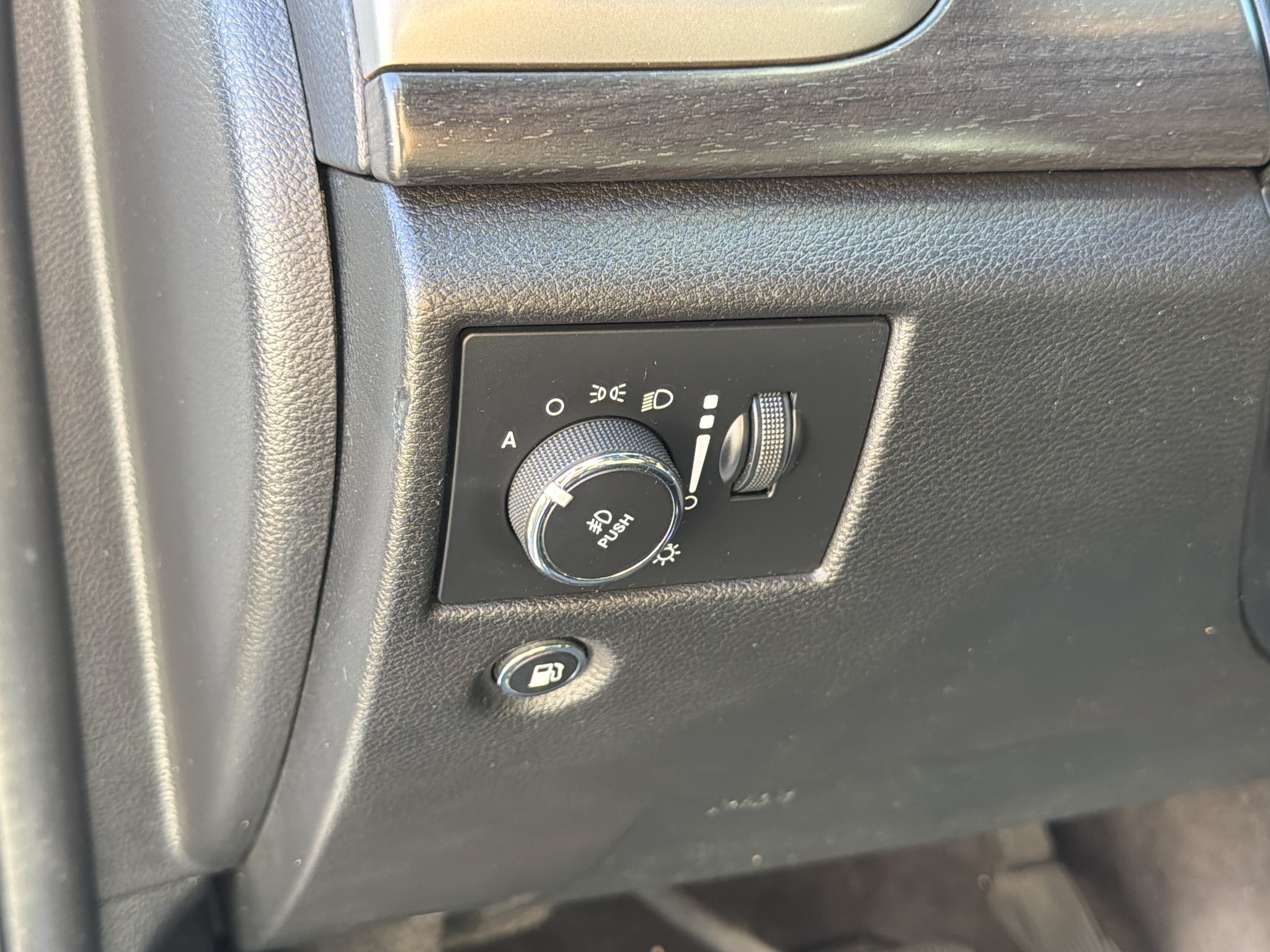 Used 2017 Jeep Grand Cherokee Altitude RWD image 13