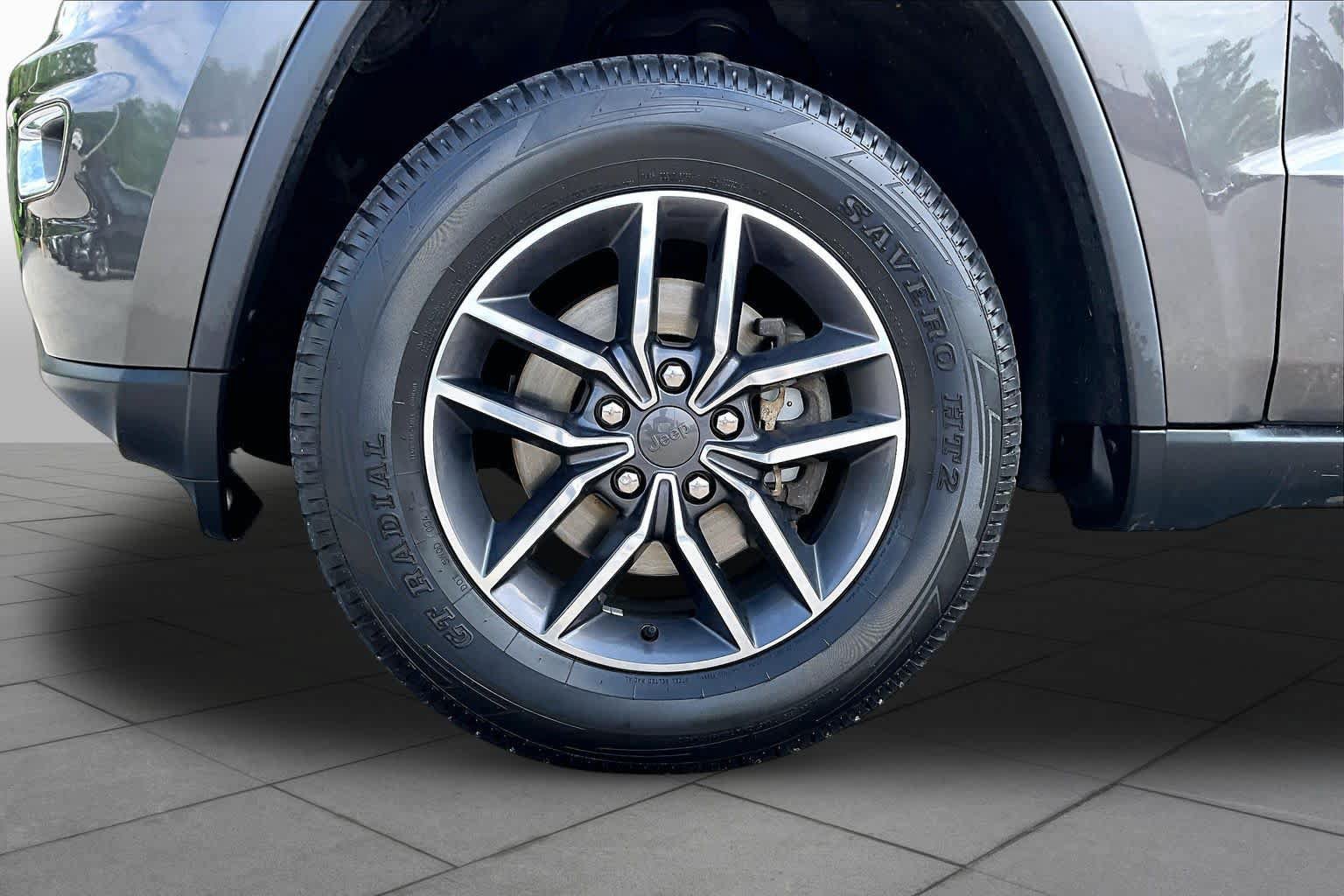 Used 2019 Jeep Grand Cherokee Limited AWD/4WD image 11