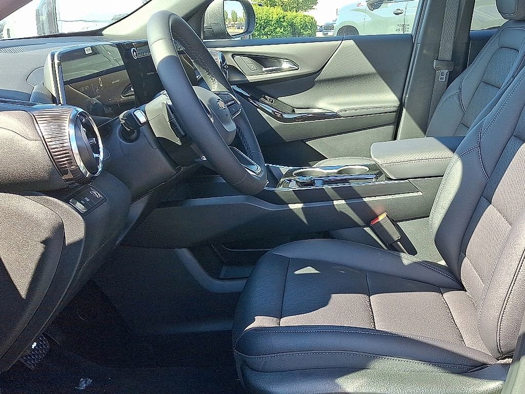New 2026 Chevrolet Equinox LT w/ Convenience Package II FWD image 8