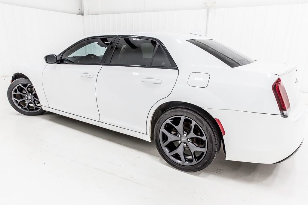 Used 2023 Chrysler 300 Touring w/ Sport Appearance Package image 37