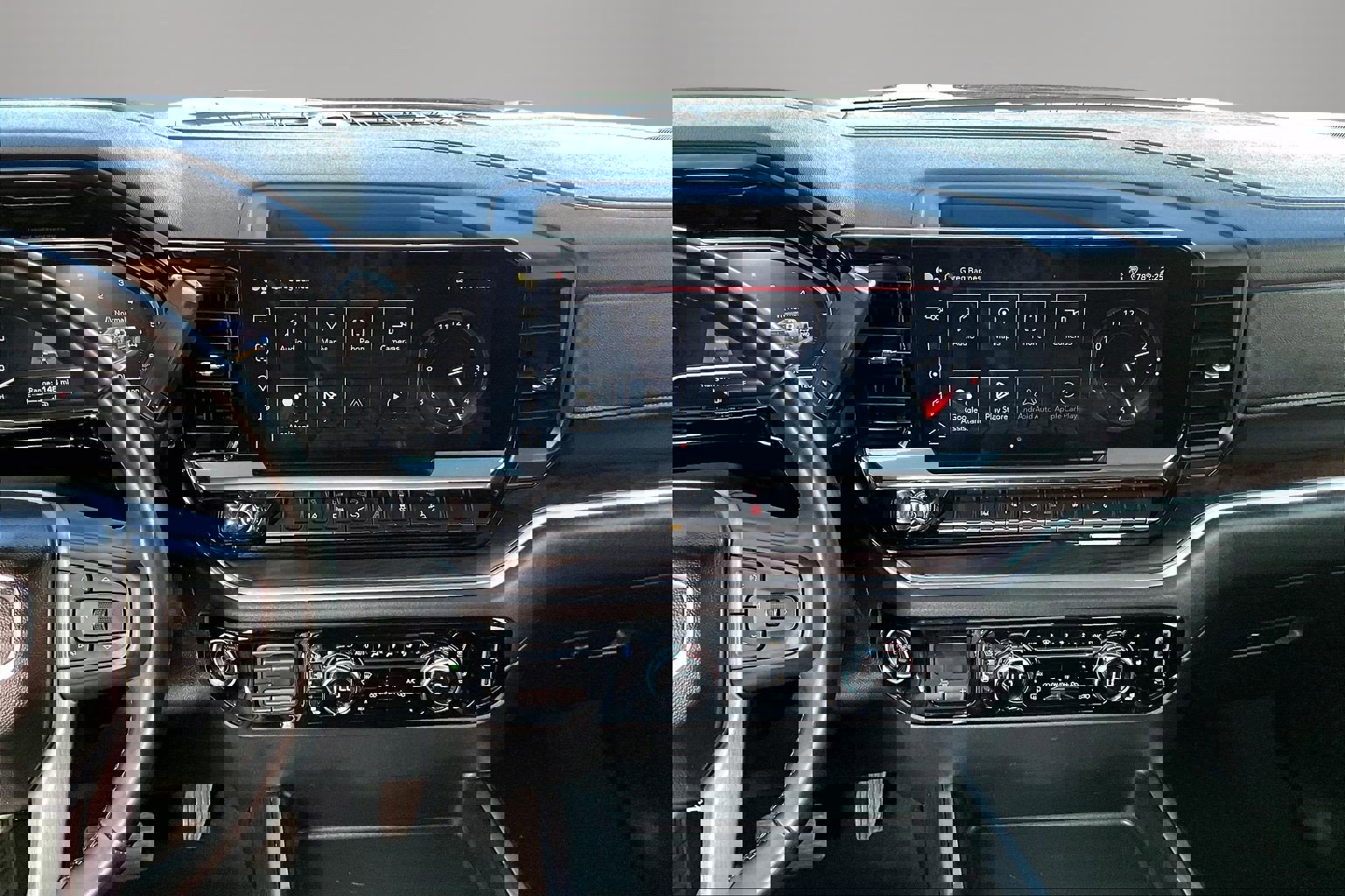 Used 2024 GMC Sierra 2500 SLT w/ SLT Premium Package image 10