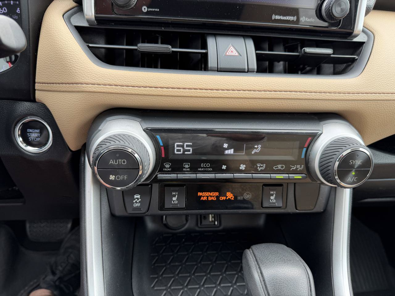 Used 2019 Toyota RAV4 XLE AWD/4WD image 18