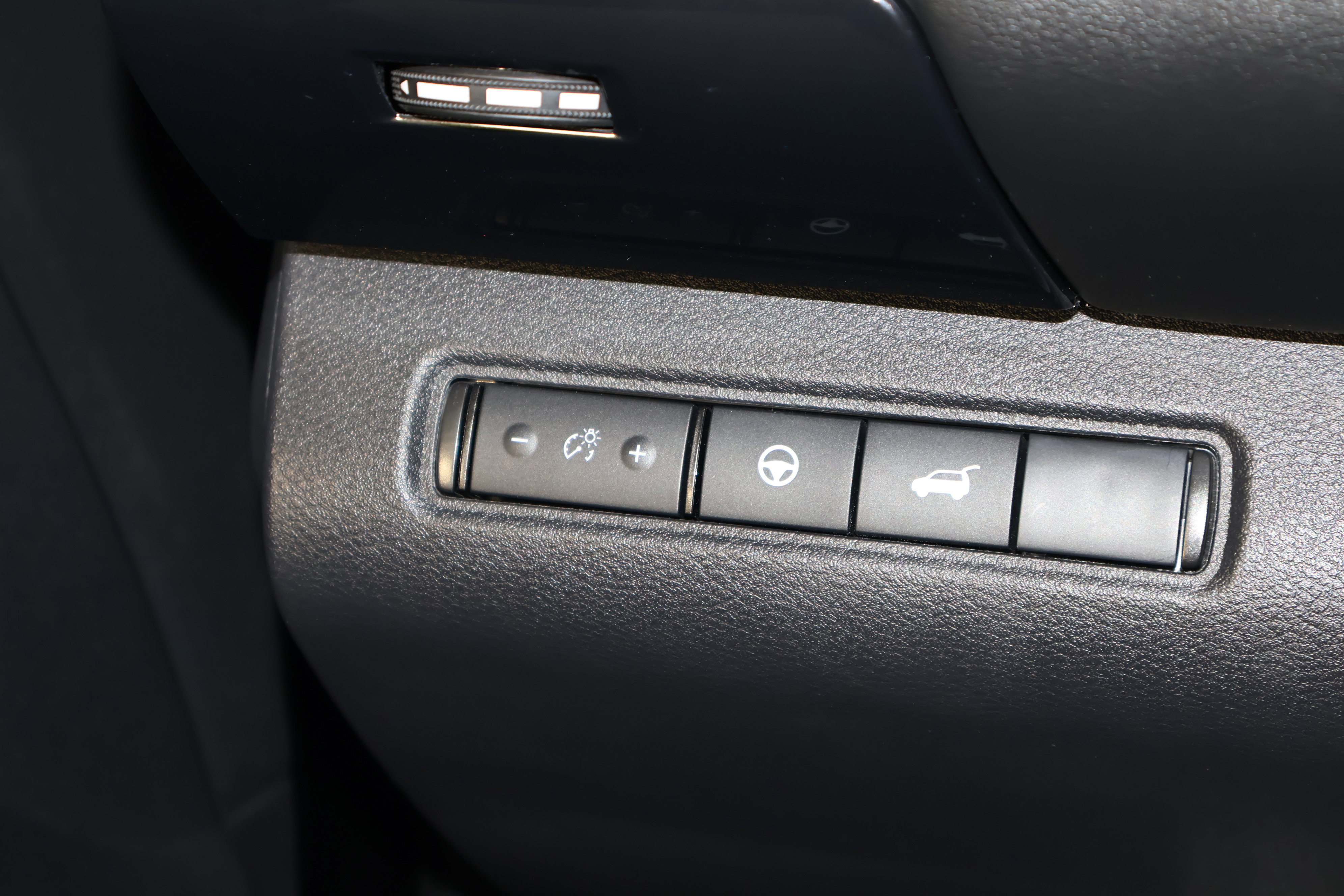 Used 2025 Nissan Pathfinder SV image 36